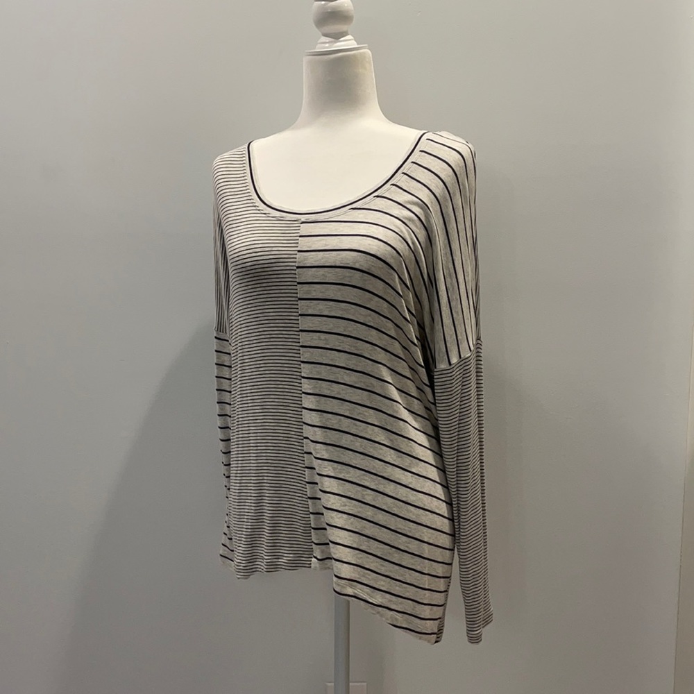 CAbi Pivot Tee size small